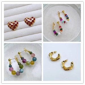 Handmade 18K Gold Plated Copper Earrings Natural Stone Beaded Artificial Pearl Stud Earrings Vintage Niche Design Heart Hamsa Pattern Dangle Jewelry