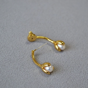Elegant gold flower bud earrings with freshwater pearls and S925 silver posts