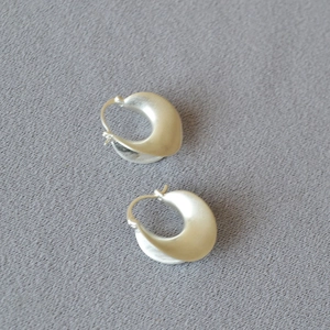 French vintage matte gold-plated double-layer geometric curved earrings on grey fabric