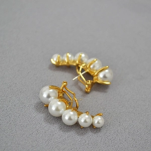 Artificial Pearl Ear Crawler Earrings With 925 Sterling Silver Earring Post Gold Plated Brass Vintage Niche Design Elegant Jewelry For Women