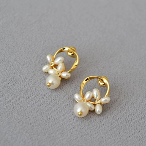 Elegant gold flower pearl earrings featuring five-petal floral design and zircon center