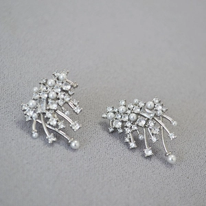 Elegant 925 silver stud earrings with sparkling zircon fireworks and white pearls