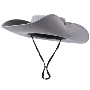 Chapeau de soleil gris à large bord avec cordon réglable et broderie montagne
