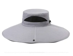 Détail du chapeau de soleil gris à large bord avec maille respirante et cordon réglable