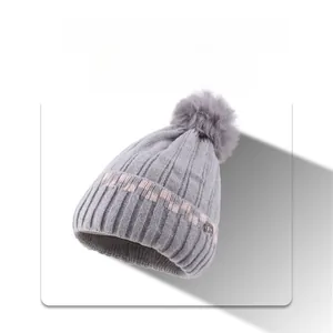 Winter-Strickmütze mit Kunstpelz-Bommel und Thermofutter für minus 25 Grad