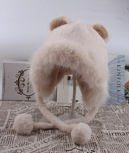 Chapeau trappeur en peluche d'hiver avec oreilles d'ours et pompons blanc crème