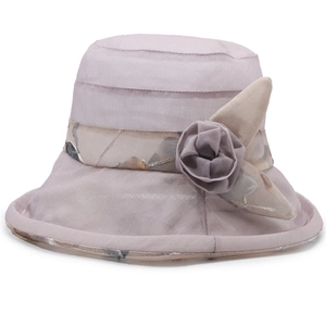 Chapeau de soleil respirant violet clair pour femmes âgées avec détails floraux