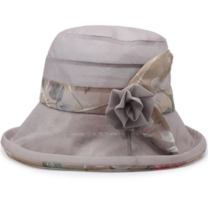 Chapeau de soleil violet élégant pour femmes âgées avec ruban floral et fleur en tissu