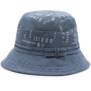 Cappello a secchiello blu navy per anziane con motivi geometrici bianchi e fiocco