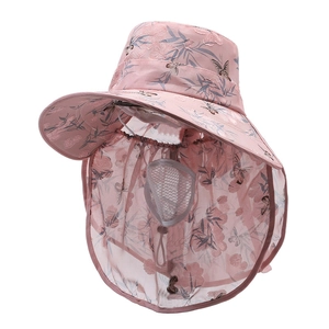 Chapeau de soleil rose à large bord avec imprimé floral et protection faciale UV