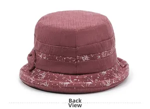 Vue détaillée arrière du chapeau cloche en coton et lin rose poudré avec nœud