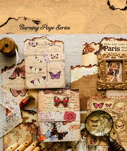 Makroansicht von Vintage-Papier mit verbrannten Kanten und Schmetterlingsmustern