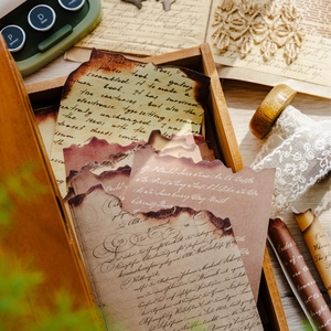 Carta per scrapbook vintage con bordi bruciati e scritte retrò in scatola legno