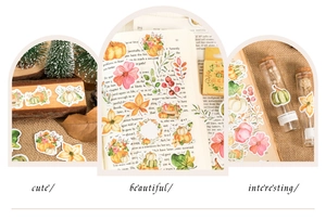 Primer plano detallado de pegatinas otoñales con calabazas y hojas secas decorativas