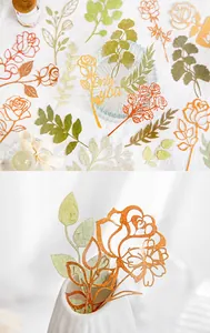 Dettaglio di decorazioni floreali in carta intagliata con testo Only You per il fai-da-te