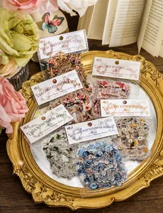 Detalle de pegatinas PET de marco floral vintage para scrapbooking en plato dorado