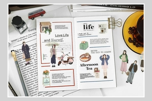 Gros plan de stickers PET vintage et d'icônes dessinées dans un carnet de création