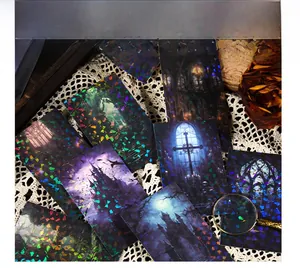 Detailansicht der Gothic-Schloss-Laseraufkleber mit Vintage-Rosen und Lupe