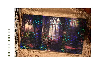 Eroded Roses Gothic-Sticker mit Laser-Glaseffekt auf antikem Rahmen präsentiert