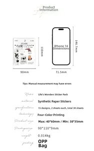 Vista detallada del paquete de pegatinas y escala comparativa con el iPhone 14
