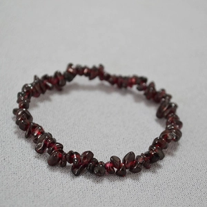 Bracelet Vintage Grenat Rouge Pierre Naturelle pour Femmes Éclats de Cristal Irréguliers Élastique Fait à la Main Bijoux Cadeau