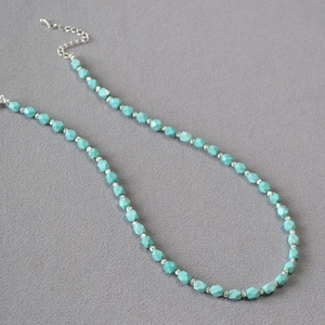 Retro turquoise beaded necklace with faceted green stones and silver metal spacers