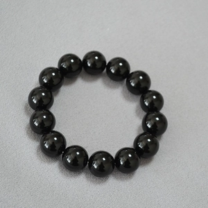 Bracelet élastique tendance en agate noire 14mm avec finition miroir brillante