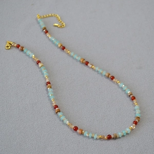 Collier en perles de style Dunhuang avec agates turquoise et fermoir mousqueton doré