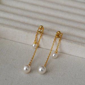 Elegant s925 silver needle gold chain earrings with white pearls in a long tassel design