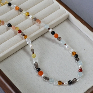 Retro multi-color natural stone beaded necklace with irregular crystals and gold clasp