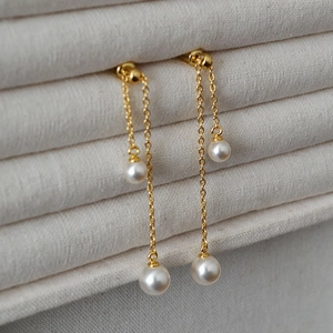 Elegant S925 silver long drop pearl earrings with gold chain in a minimalist design