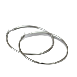 Minimalist oversize silver C-shaped hoop earrings with polished finish and 925 silver needles