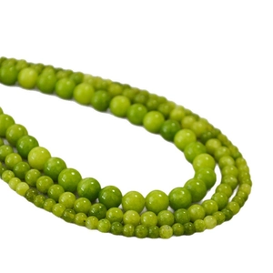 Collier vintage en pierres naturelles vert olive avec finition brillante pour l'été