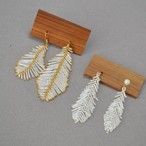 Handmade Woven Glass Bead Feather Drop Earrings Bohemian Faux Artificial Pearl Leaf Stud Earrings For Women White Gold Silver Vintage Jewelry