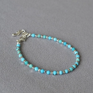 Chic turquoise beaded bracelet with faceted blue stones and silver cube metal spacers