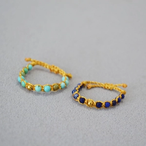 Bagues tissées main en turquoise et lapis-lazuli avec fil doré de style bohème chic