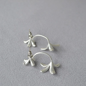 Detailed macro shot of vintage matte silver flower earrings with detachable 3D petals