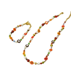 Ensemble de bijoux bohème fait main en perles et perles colorées avec collier et bracelet