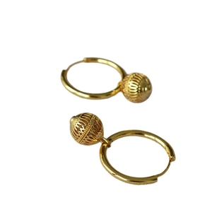 Boucles d'oreilles créoles vintage en laiton doré lanterne ajourée pour femme