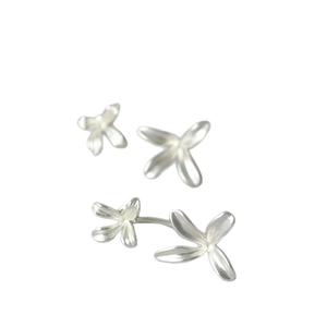 Minimalist silver flower jewelry set with floral stud earrings and matching ring
