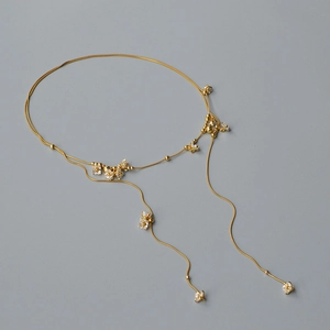 Elegante Collana Lunga con Fiori in Zirconia Francese Catena a Serpente in Rame Placcato Oro Doppio Strato Gioielli Donna
