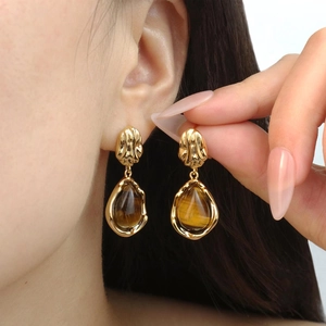 Boucles d'oreilles vintage goutte d'œil de tigre et laiton plaqué or au design ondulé