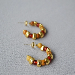 Retro C-shaped earrings with natural orange stones and gold beads on 925 silver needles