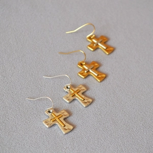 Retro Brass Gold Plated Hammered Cross Earrings For Women Artistic Vintage Two Tone Metal Ear Hook Religious Jewelry Accessory