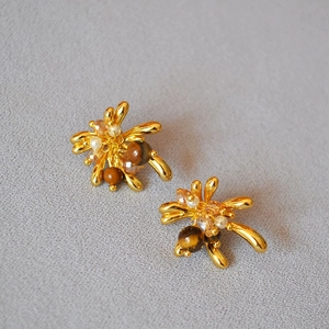 Vintage gold stud earrings with tiger eye beads, brown crystals and white pearls