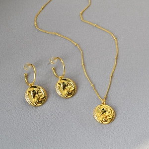 Bijoux Style Français Plaqué Or 18K Laiton Licorne Cheval Pièce Pendentif Collier Boucles d'Oreilles Femme Vintage Luxe Strass