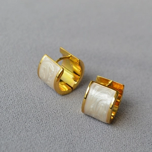 Créoles Larges En Laiton Plqué Or Émail Blanc Nacré Bijoux De Mode Géométriques Pour Femmes