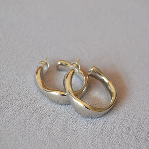 Minimalist irregular wavy liquid metal hoop earrings in polished silver finish