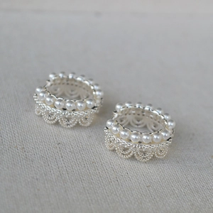 Boucles d'oreilles vintage style dentelle française avec perles et laiton doré