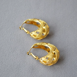 Vintage hollow mesh gold-plated brass hoop earrings with elegant woven texture for women